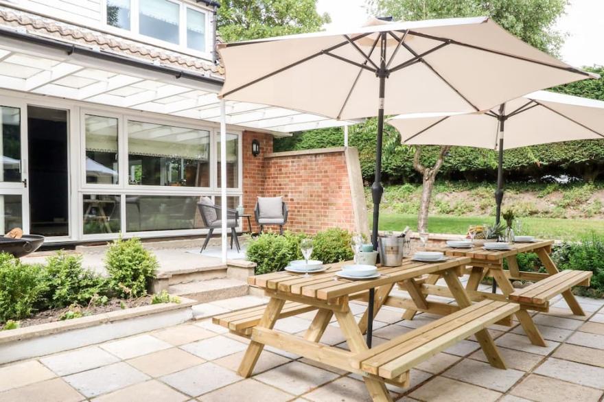 CHURCH FARM BUNGALOW, family friendly, with a garden in Weybourne