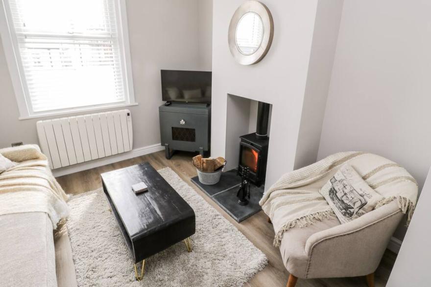 MIDSHIPS, family friendly, character holiday cottage in Scarborough