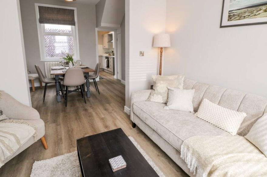 MIDSHIPS, family friendly, character holiday cottage in Scarborough