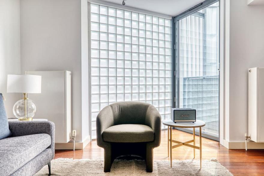Quirky Central Shoreditch spacious Studio nr. Old Street, by Blueground