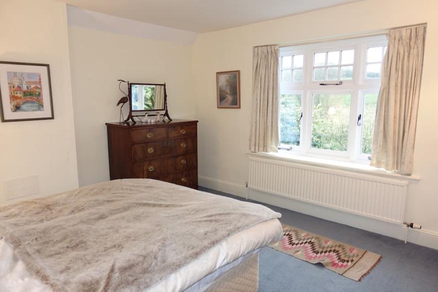 spacious 4 bedroom cottage with luxury conservatory