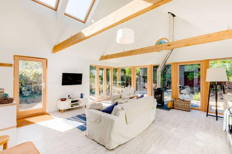 GREYSTONES STUDIO, romantic, country holiday cottage in Daymer Bay