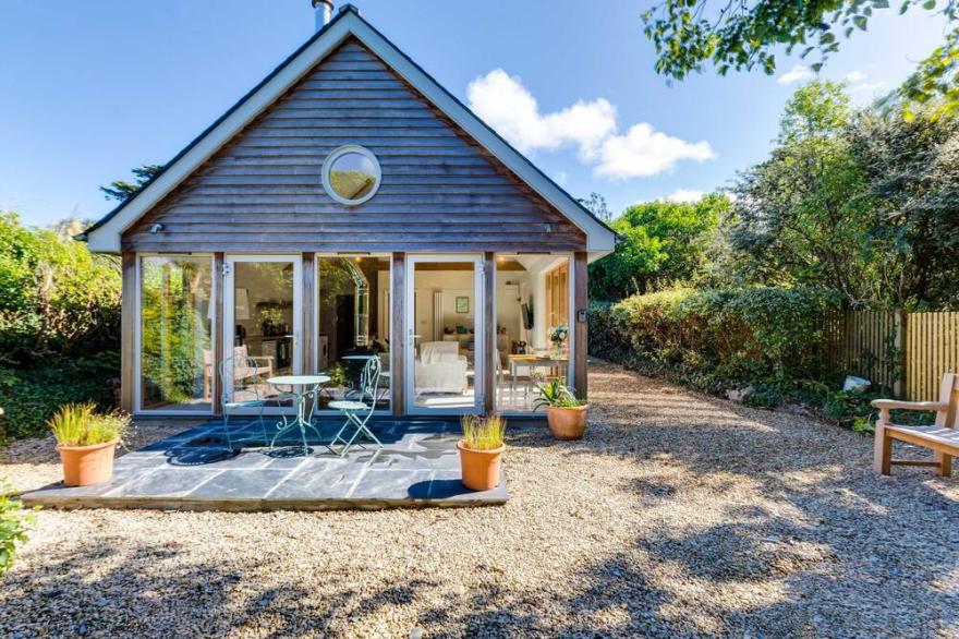 GREYSTONES STUDIO, romantic, country holiday cottage in Daymer Bay