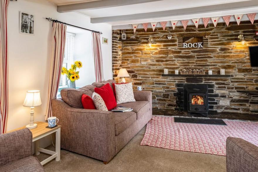 ST MICHAELS, pet friendly, character holiday cottage in Rock