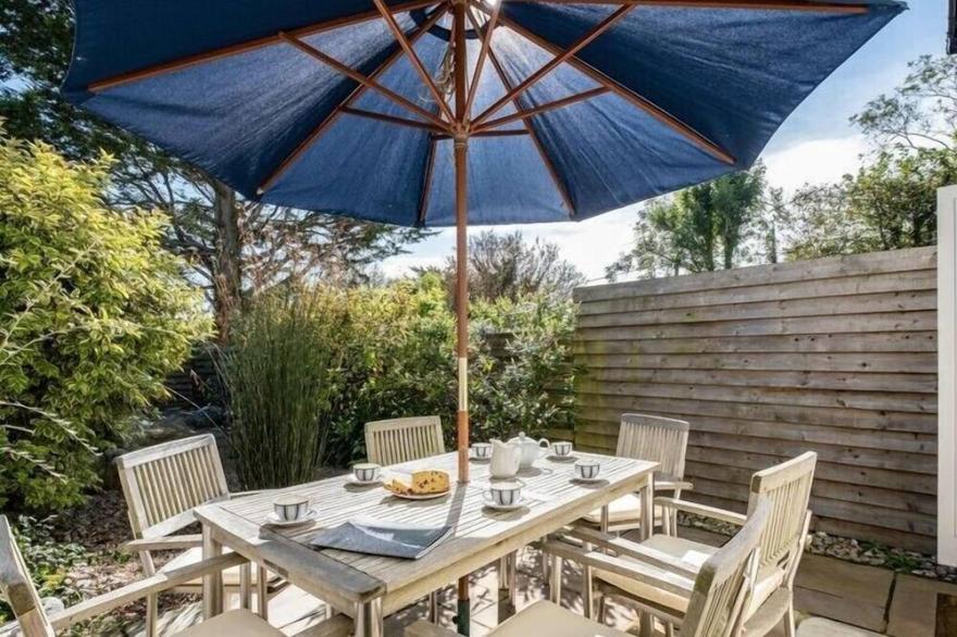LOWENNA MANOR 3, family friendly, with a garden in Rock
