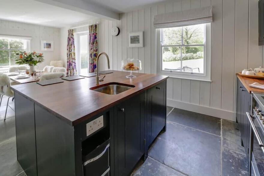 BLACK ROCK HOUSE, family friendly in Rock