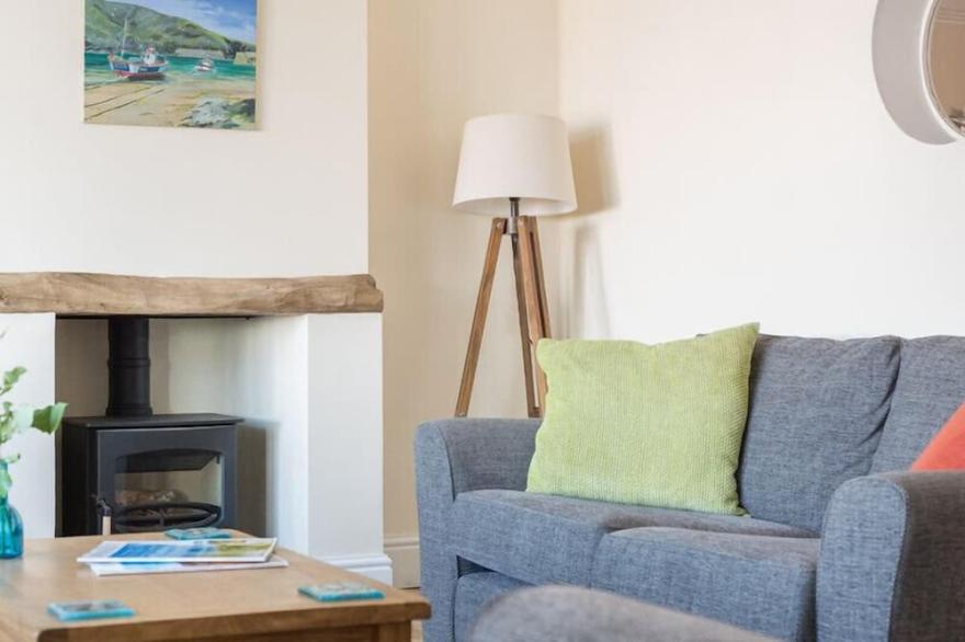THE PORTHOLE, pet friendly, with open fire in Port Isaac