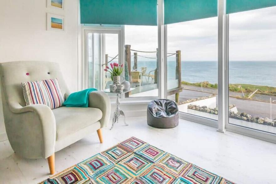 THE VIEW, romantic, character holiday cottage in Port Isaac