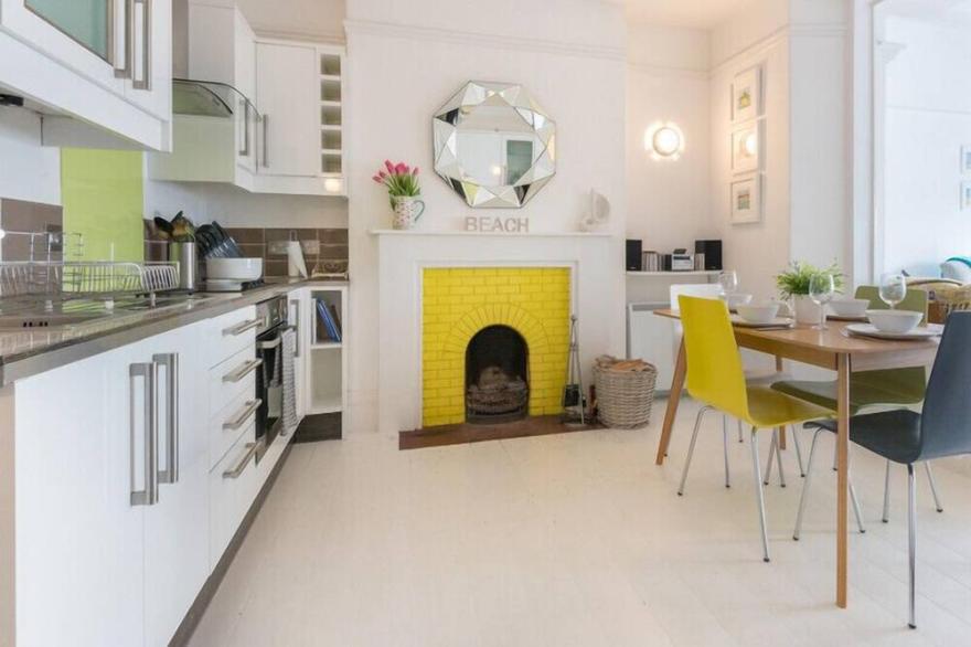 THE VIEW, romantic, character holiday cottage in Port Isaac