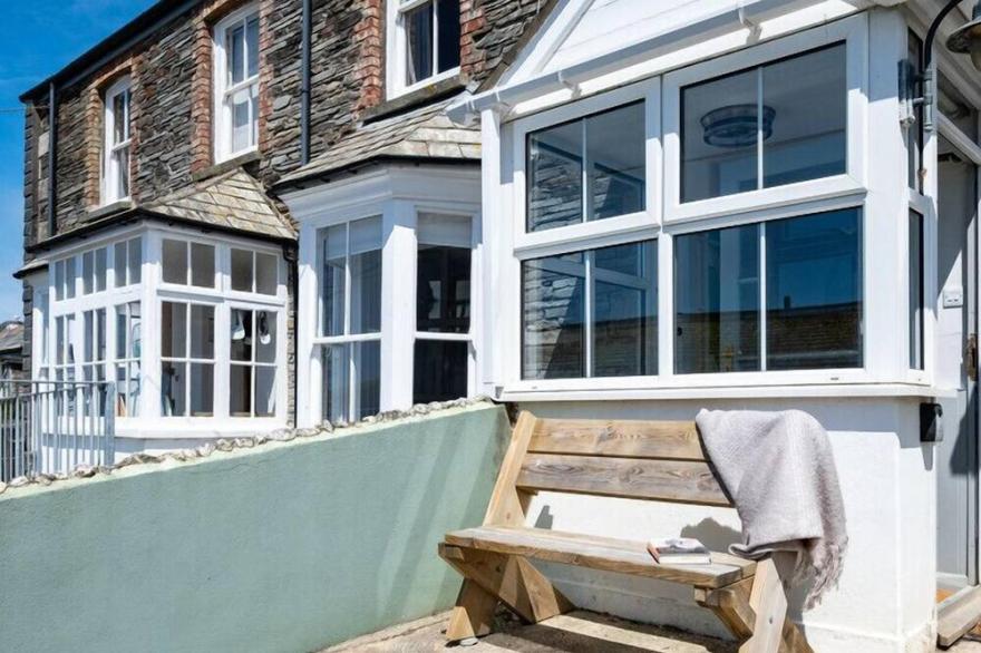 HAREWOOD, pet friendly, character holiday cottage in Port Isaac