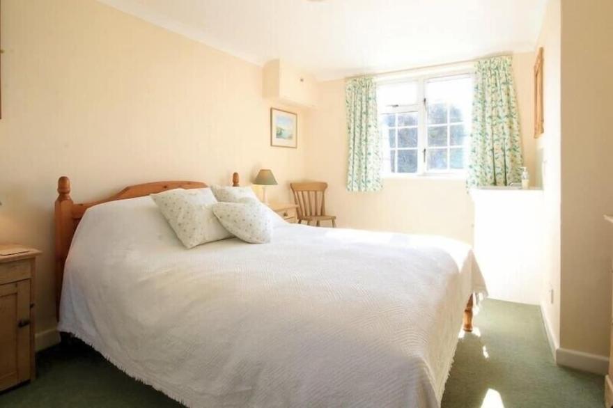 MAYLANDS, pet friendly, with open fire in Port Isaac