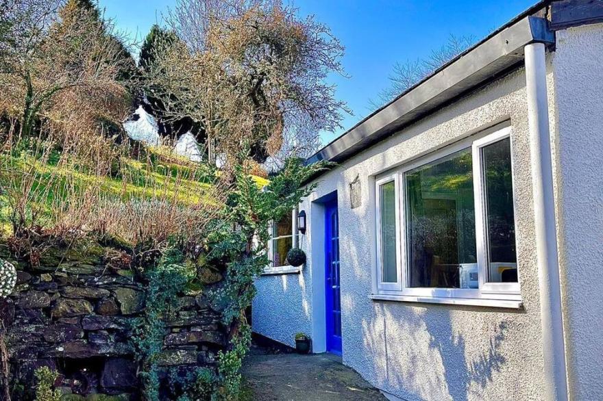 Crag End Farm Retreat, sleeps 2 guests  in 1 bedroom with walking over the Lorton Fells from the doo