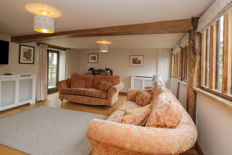 THE GRANARY, pet friendly, character holiday cottage in Eardisley