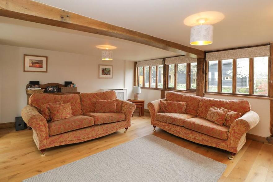 THE GRANARY, pet friendly, character holiday cottage in Eardisley