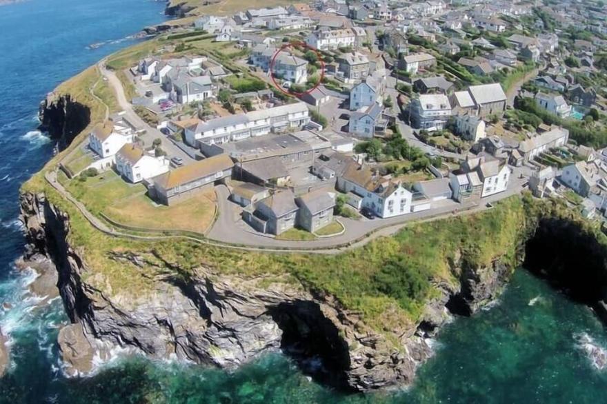 CASTAWAY, family friendly, with open fire in Port Isaac