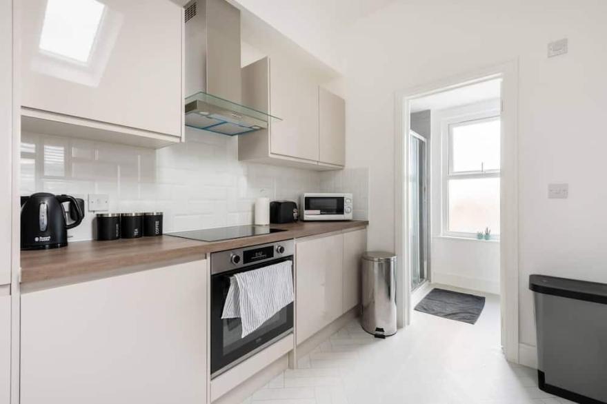 Modern Apartment, Castle View Rochester, England