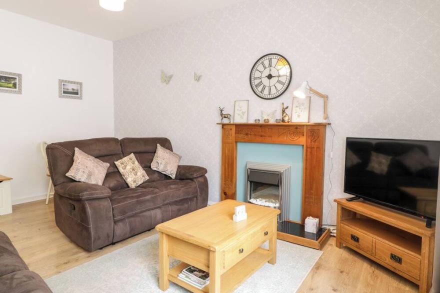 FAIRWAYS, pet friendly, with a garden in Prestatyn