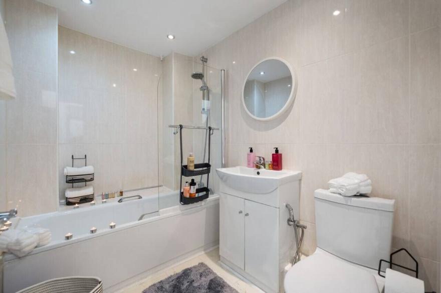 Flat 6 Oxford · Apartment Oxford Street Bond Street Station.