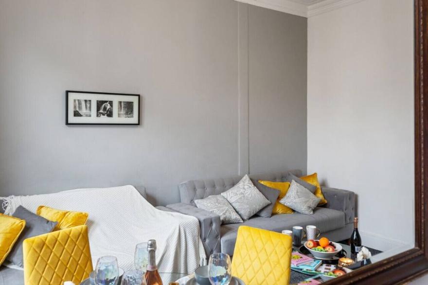Flat 6 Oxford · Apartment Oxford Street Bond Street Station.