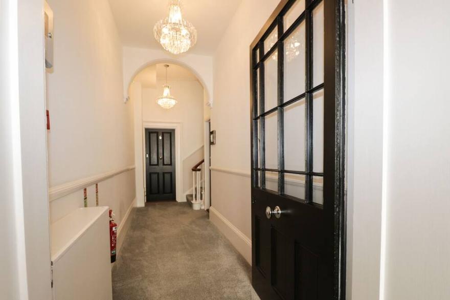 HAMILTON'S STUDIO, pet friendly, country holiday cottage in Ryde