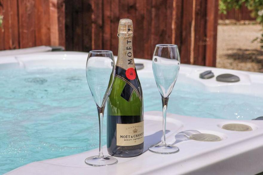 FARROW, family friendly, character holiday cottage in Staintondale