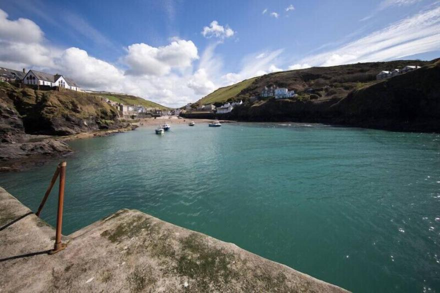 ROSE COTTAGE, family friendly, with a garden in Port Isaac