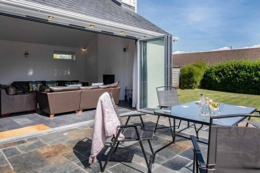 LERRYN, pet friendly, with a garden in Rock