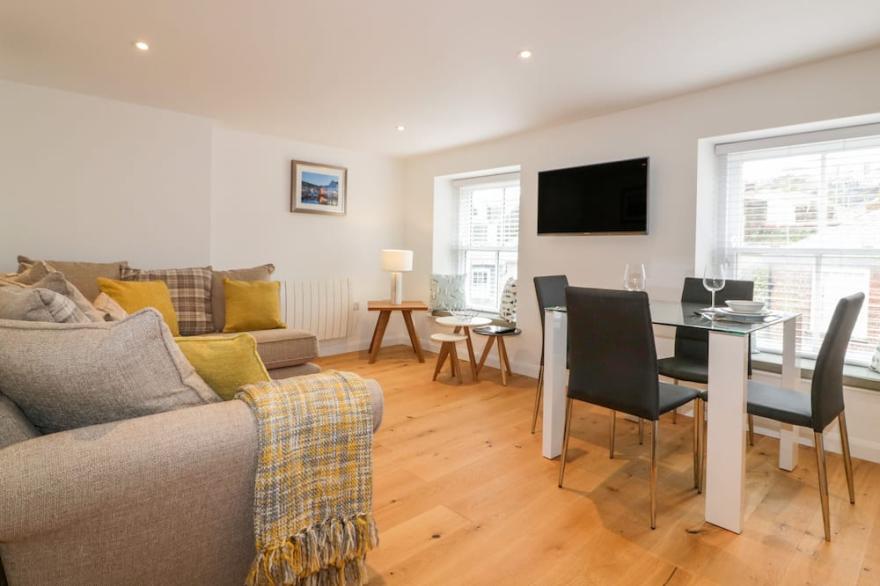 THE CROWS NEST, romantic, luxury holiday cottage in Mevagissey