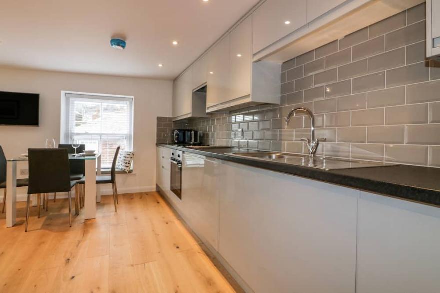 THE CROWS NEST, romantic, luxury holiday cottage in Mevagissey
