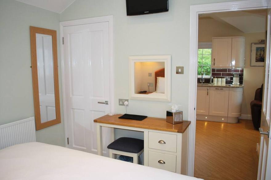 Luxury bungalow with outstanding countryside views minutes drive to many beaches