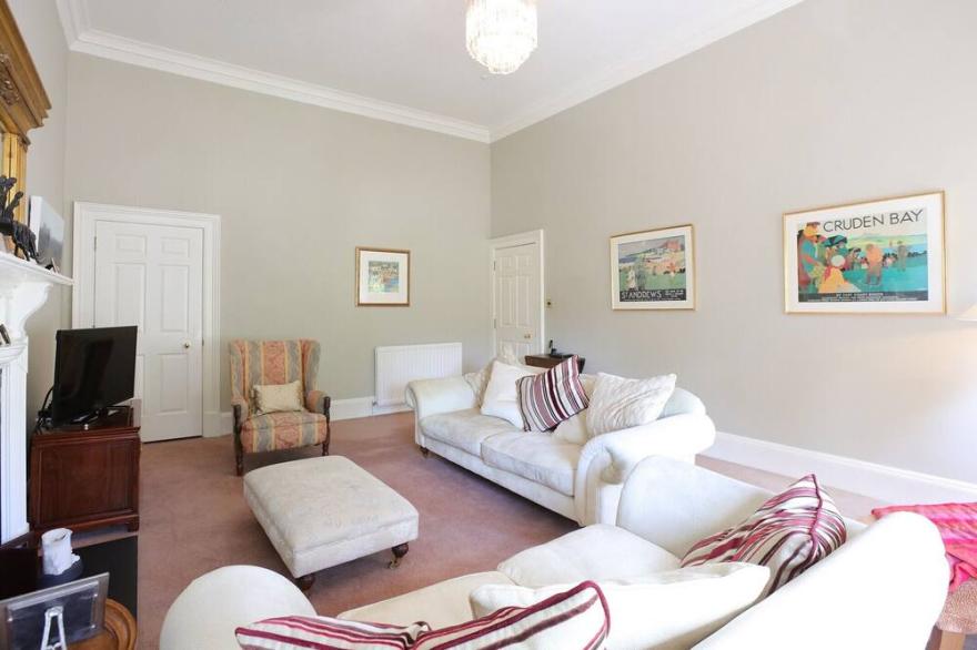 A beautiful 2-bedroom property in the heart of Edinburgh's West End. Sleeps 4