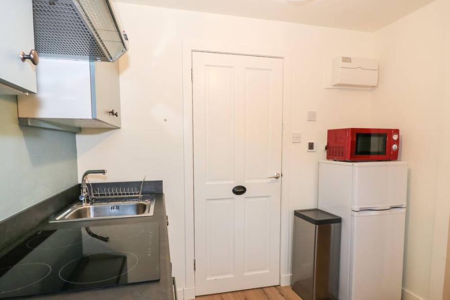 STRUTHAN, pet friendly, character holiday cottage in Isle Of Lewis