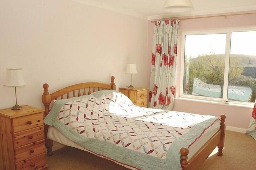 HIGHER CRAWALLIS, family friendly, with a garden in Daymer Bay