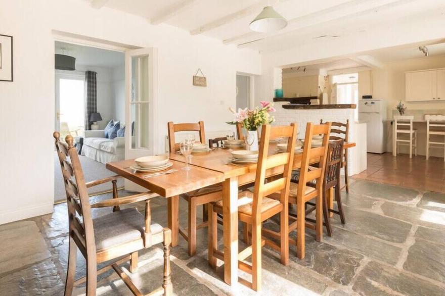 SIGNAL POST, pet friendly, with open fire in Port Isaac