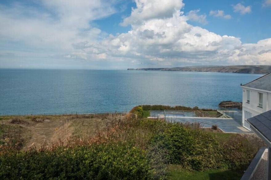 SIGNAL POST, pet friendly, with open fire in Port Isaac