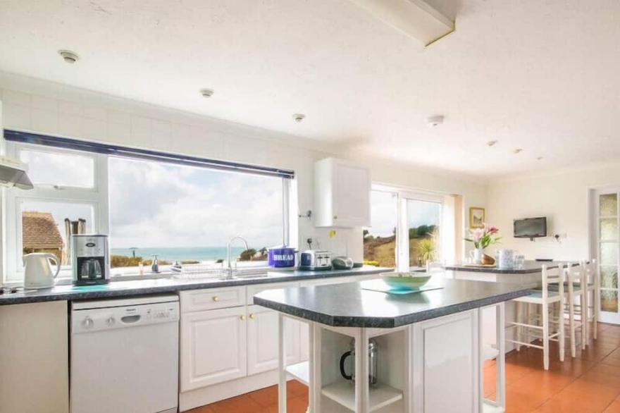 SUNSET, pet friendly, with a garden in Polzeath