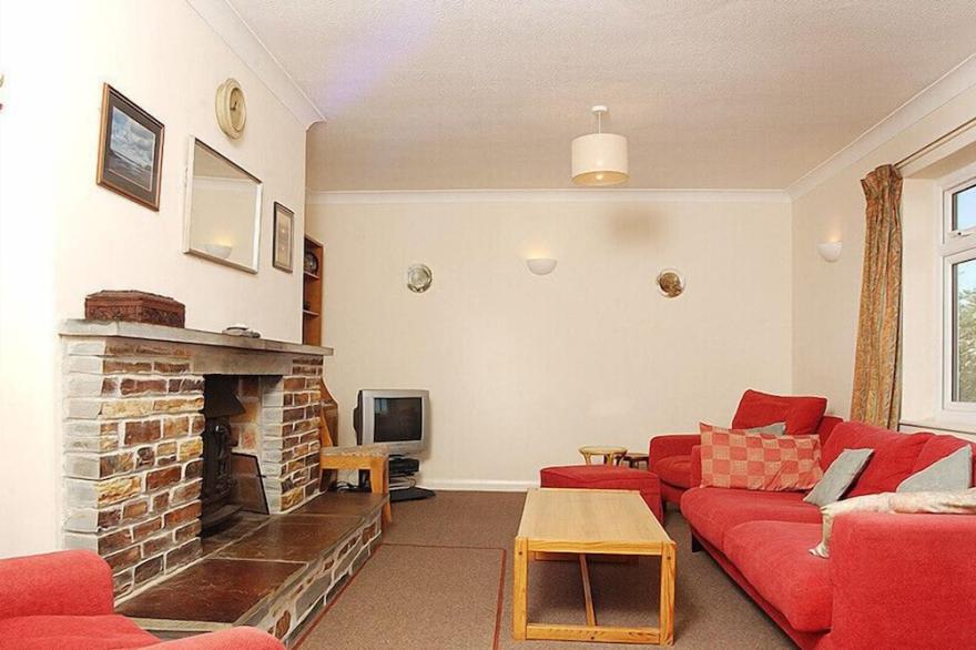 BADGERS CLIFF, pet friendly, with a garden in Polzeath