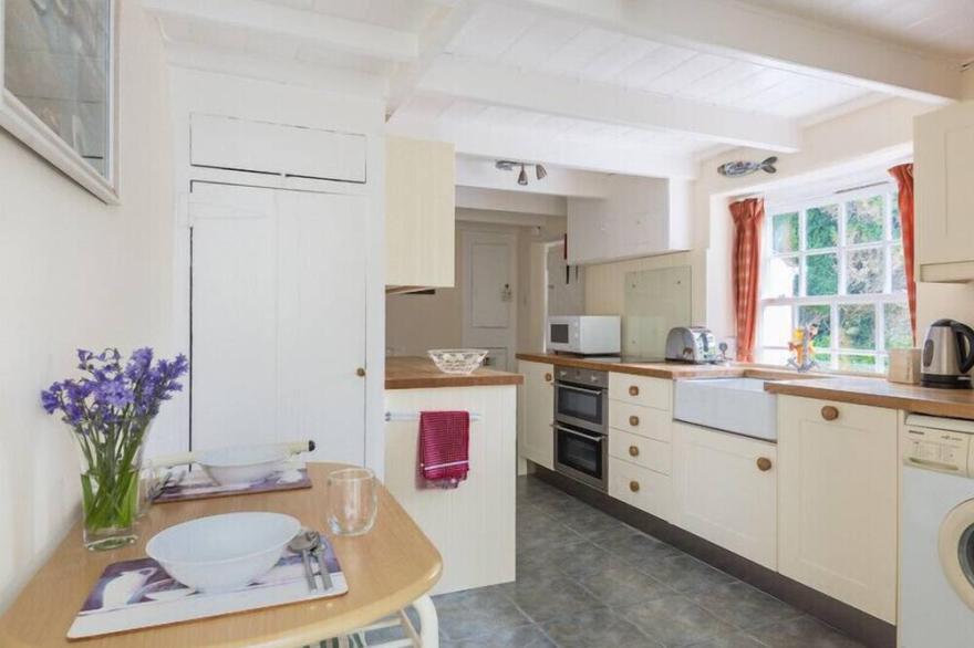 OLD KEA COTTAGE, family friendly in Rock