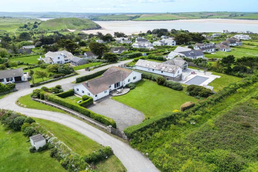 TREBARTHA, pet friendly, with a garden in Daymer Bay