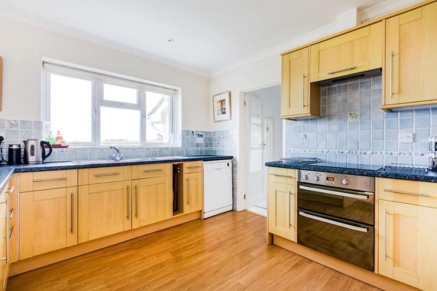 TREBARTHA, pet friendly, with a garden in Daymer Bay