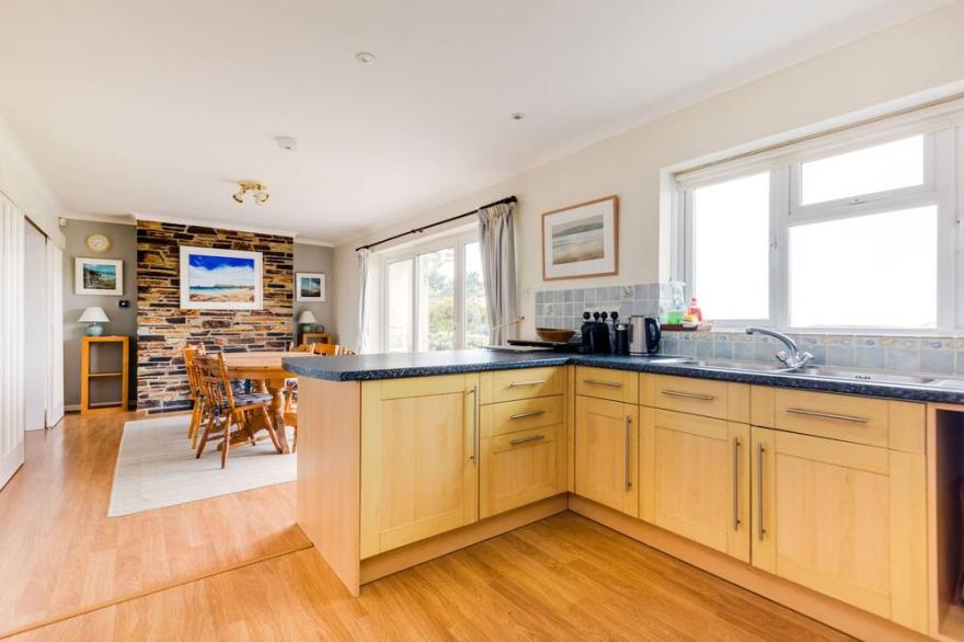 TREBARTHA, pet friendly, with a garden in Daymer Bay