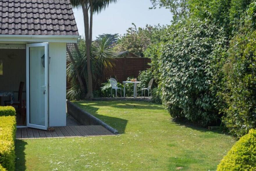 CAERHAYES, pet friendly in Rock