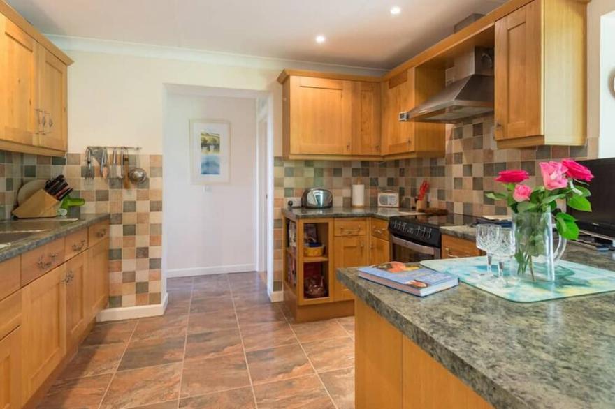 CAERHAYES, pet friendly in Rock