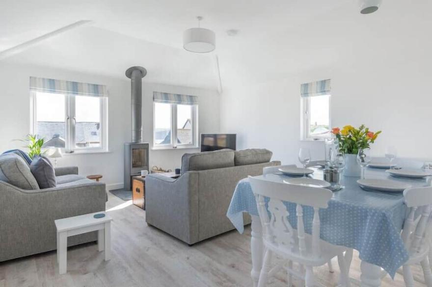 PENDRAGON HOUSE, pet friendly, with open fire in Port Isaac
