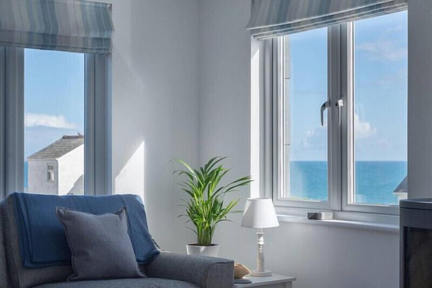 PENDRAGON HOUSE, pet friendly, with open fire in Port Isaac