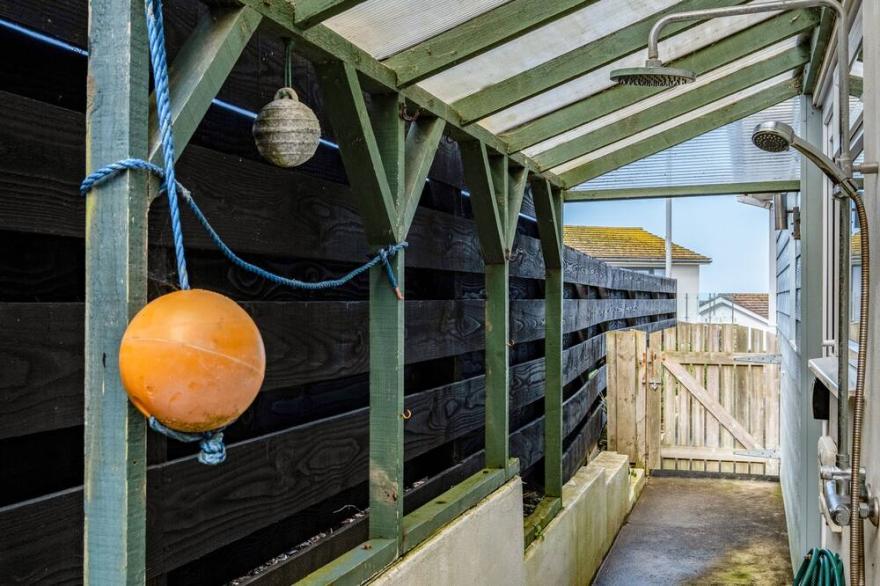 ATLANTIS, pet friendly, country holiday cottage in Polzeath