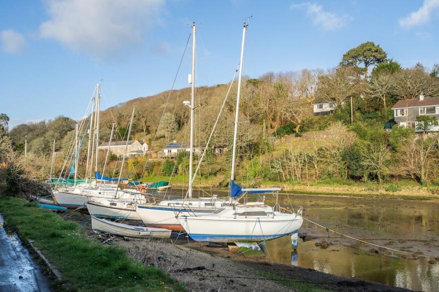 This holiday home is situated right on the water’s edge within the Malpas Marina
