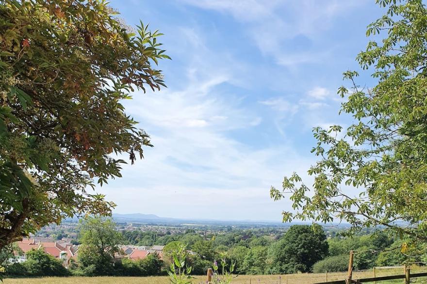 Rural hideaway but only 5 minutes from the centre of Cheltenham