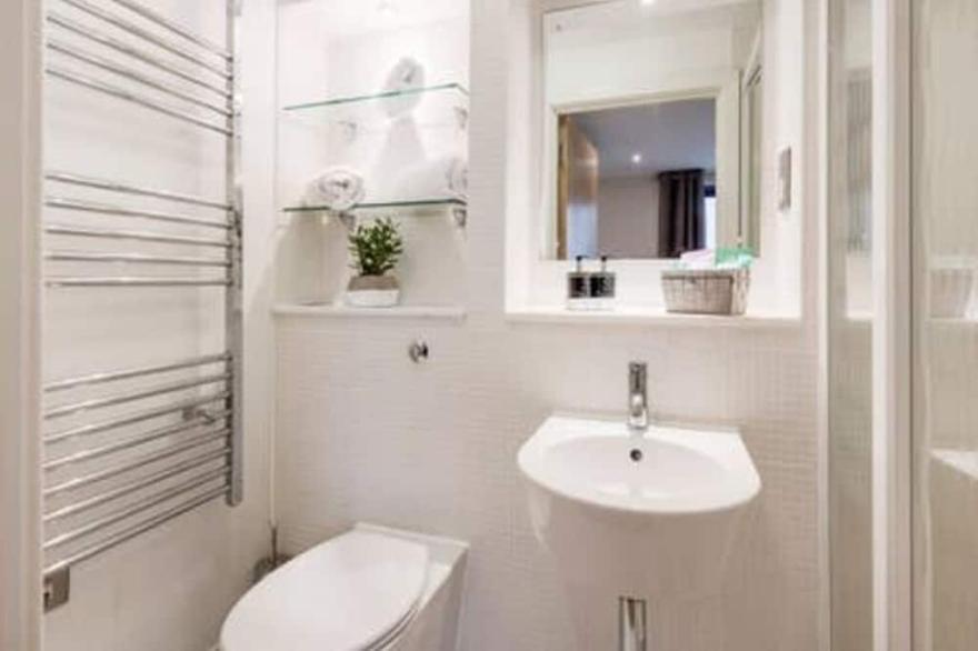 ❤Near Warner Bros Studio❤Ace Location❤Free Parking