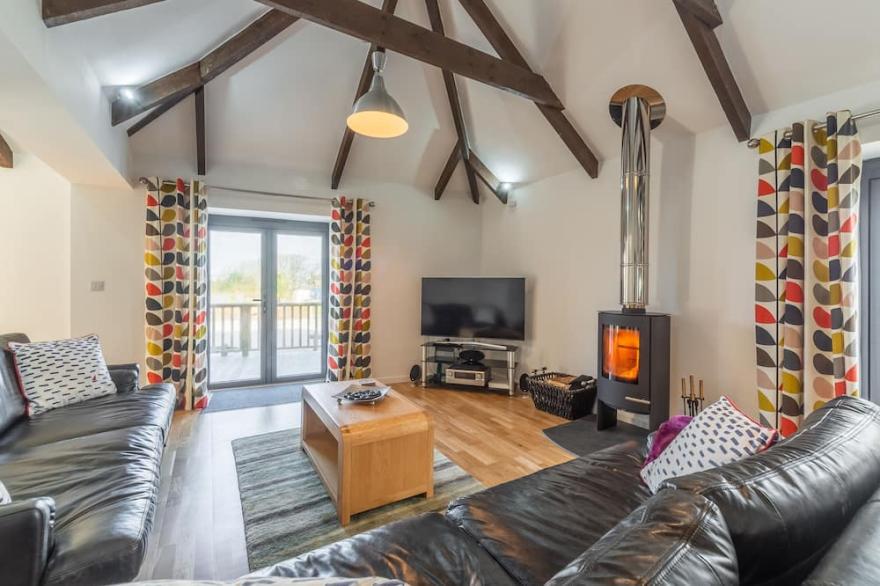 A spacious and beautifully renovated barn conversion with three bedrooms.